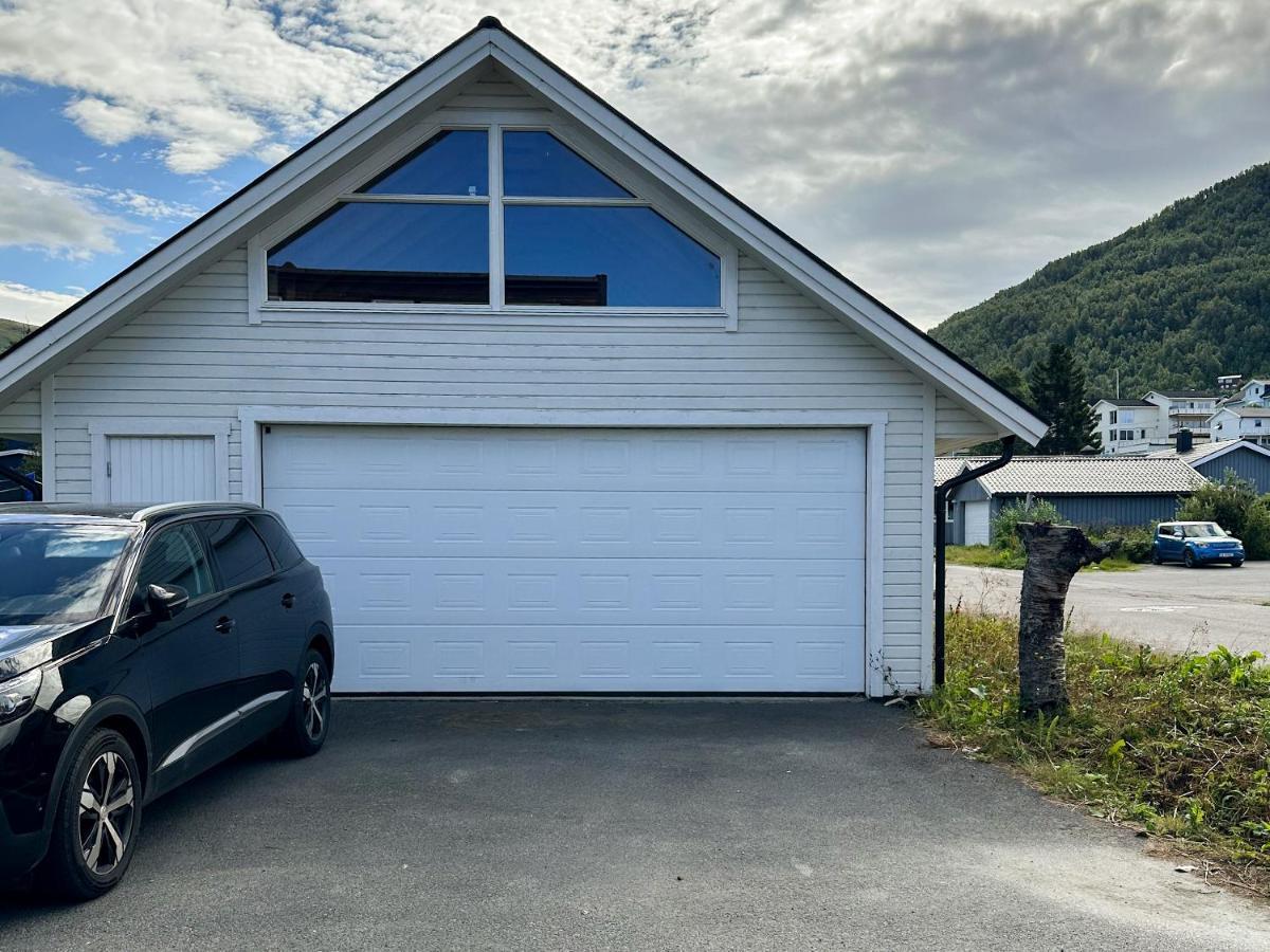 For Groups & Families - Free Parking & Near Attractions Appartement Tromsø Buitenkant foto